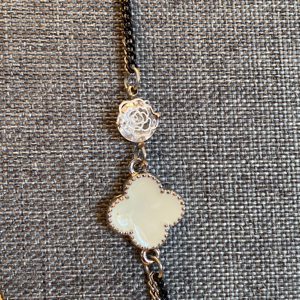Clover Necklace with ‘Rose Crystals’
